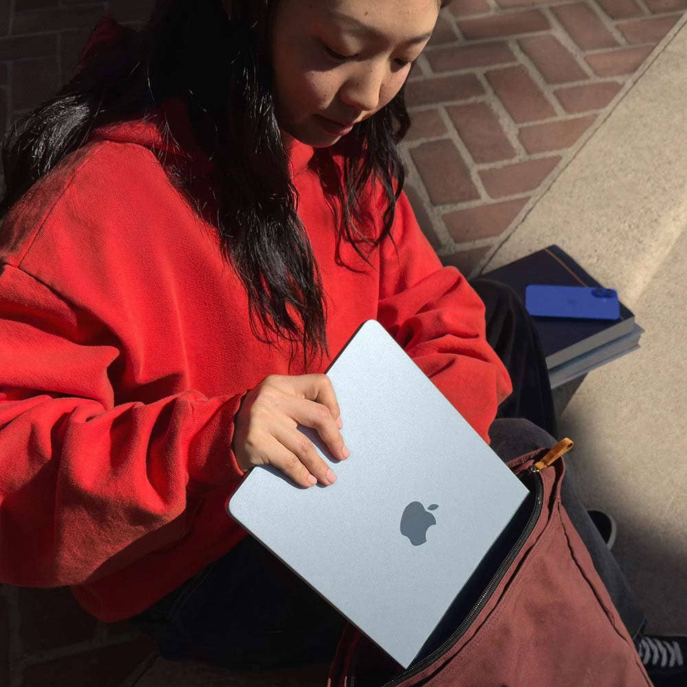 Apple MacBook Air (2025) 13-inch M4 chip with 10-core CPU and 8-core GPU, 16GB RAM, 256GB SSD Arabic - Midnight